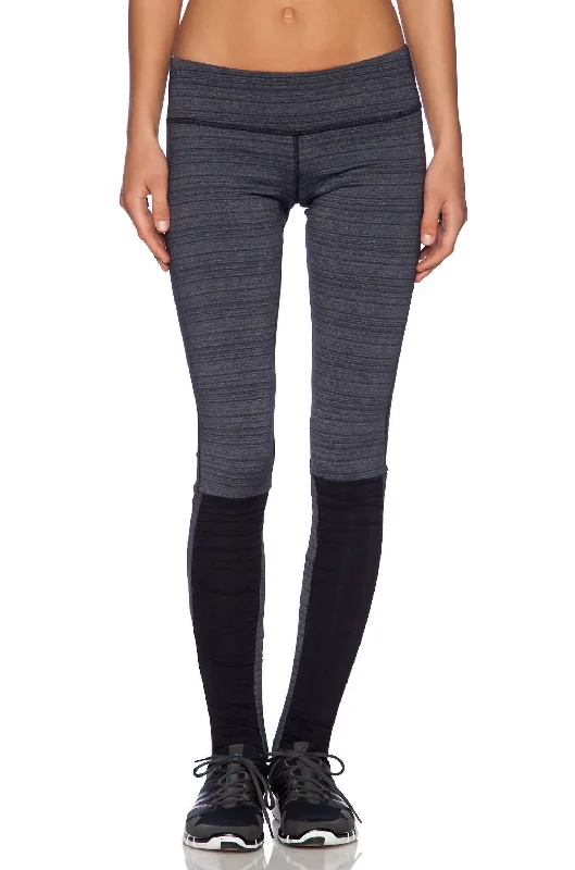 Comfort Fit Mid Rise Static Stripe Stirrup Leggings In Black